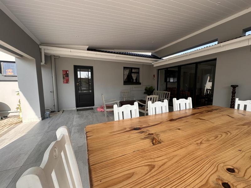 5 Bedroom Property for Sale in Fraaiuitsig Western Cape